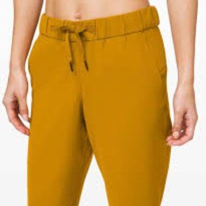 Lululemon 7/8 On the Fly Pants Woven - Mustard - 8
